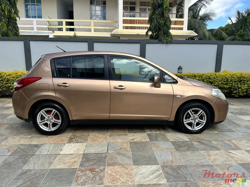 2010' Nissan Tiida photo #3