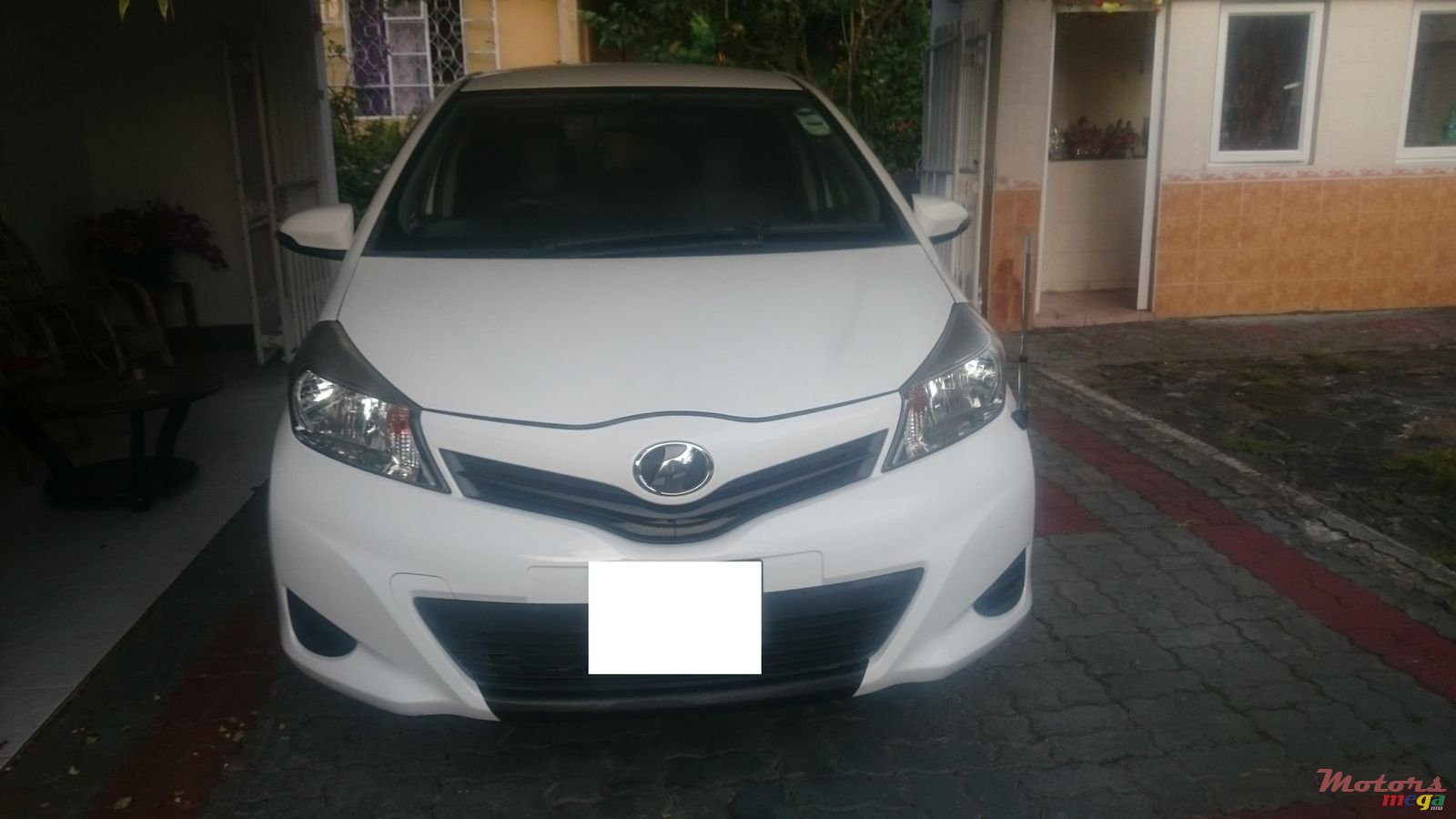 2012' Toyota Vitz photo #1