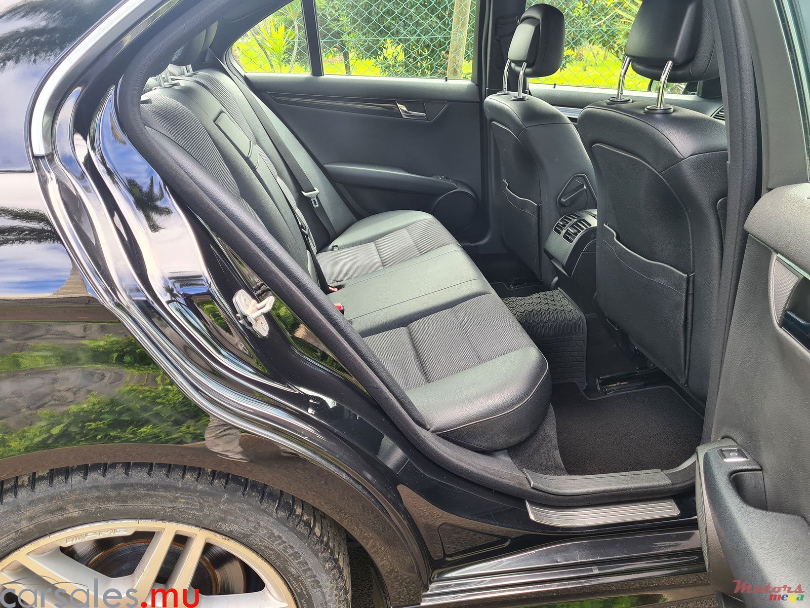 2011' Mercedes-Benz C 180 AMG photo #4