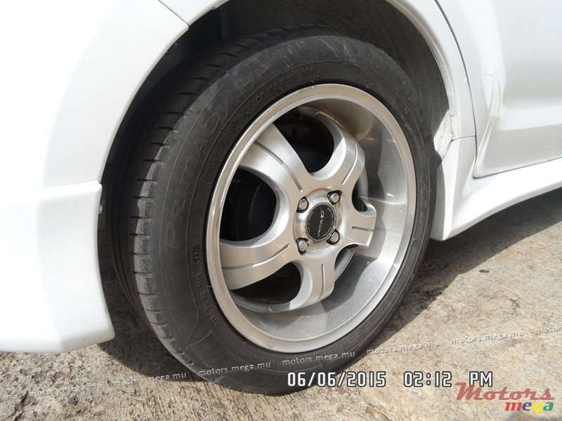 2004' Toyota IST photo #6