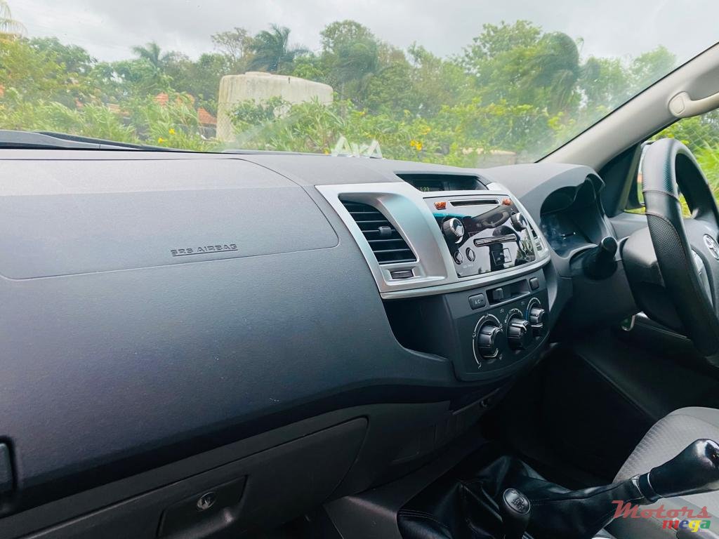 2014' Toyota Hilux any photo #5