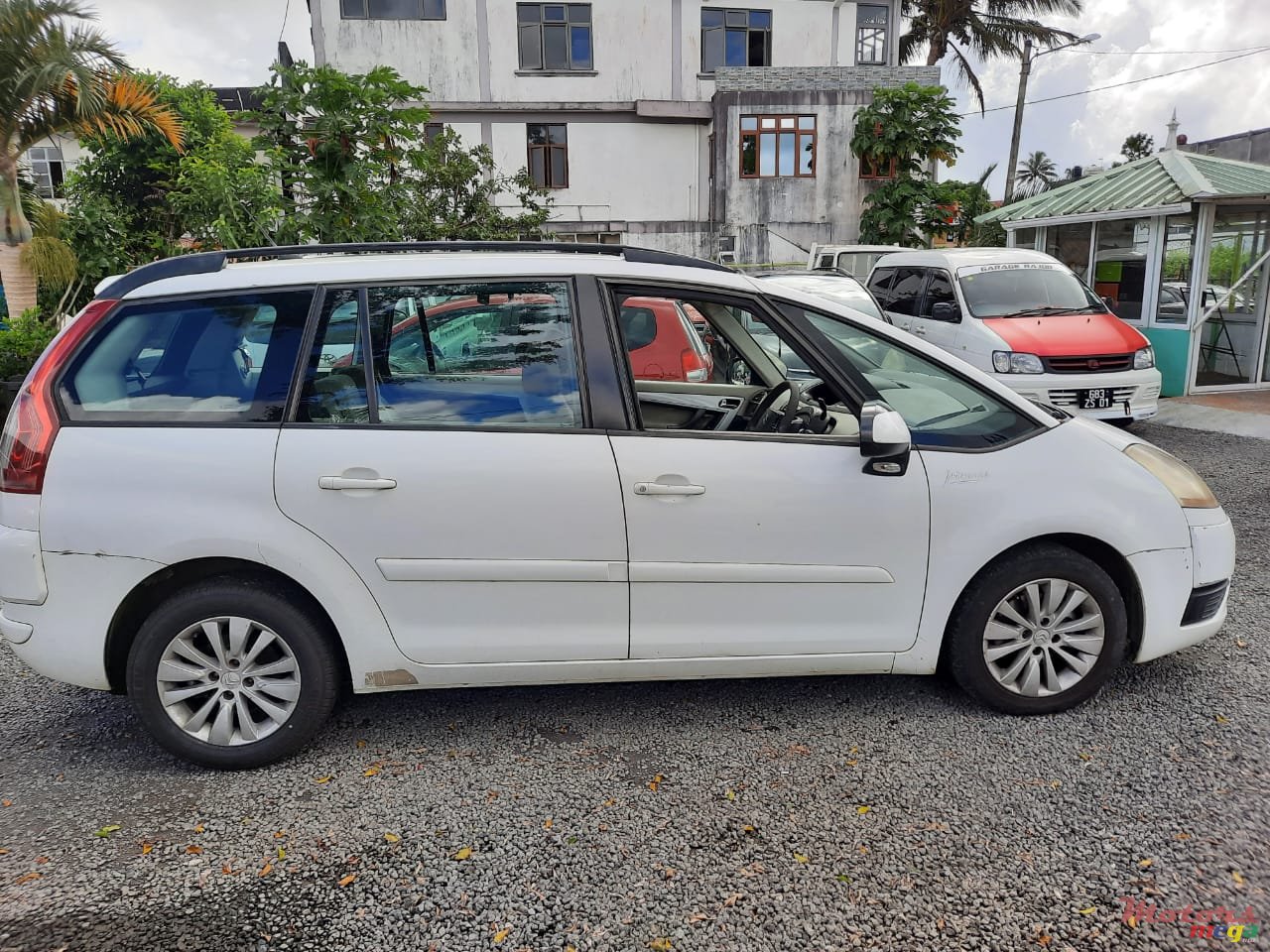 2008' Citroen C4 Picasso photo #5