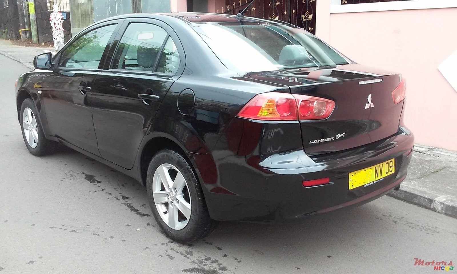 2009' Mitsubishi LANCER EX photo #3