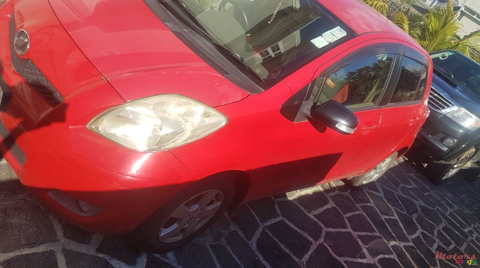 2008' Toyota Vitz photo #2