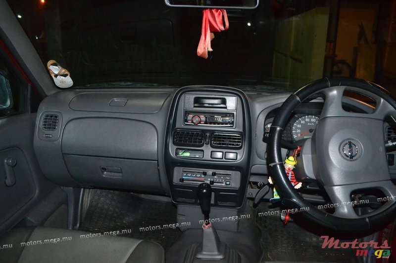 2009' Nissan photo #3