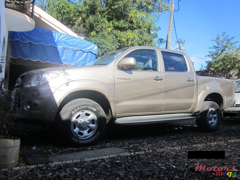 2011' Toyota Hilux photo #3