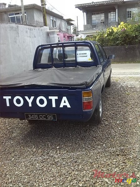 1995' Toyota Hilux photo #3