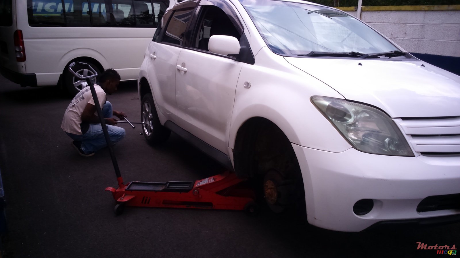 2004' Toyota Vitz IST BOOSTER photo #2