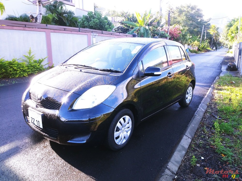 2010' Toyota Vitz photo #2