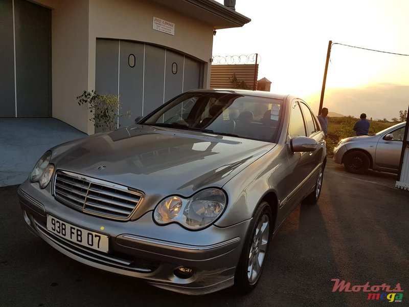 2007' Mercedes-Benz C-Class Automatic photo #3