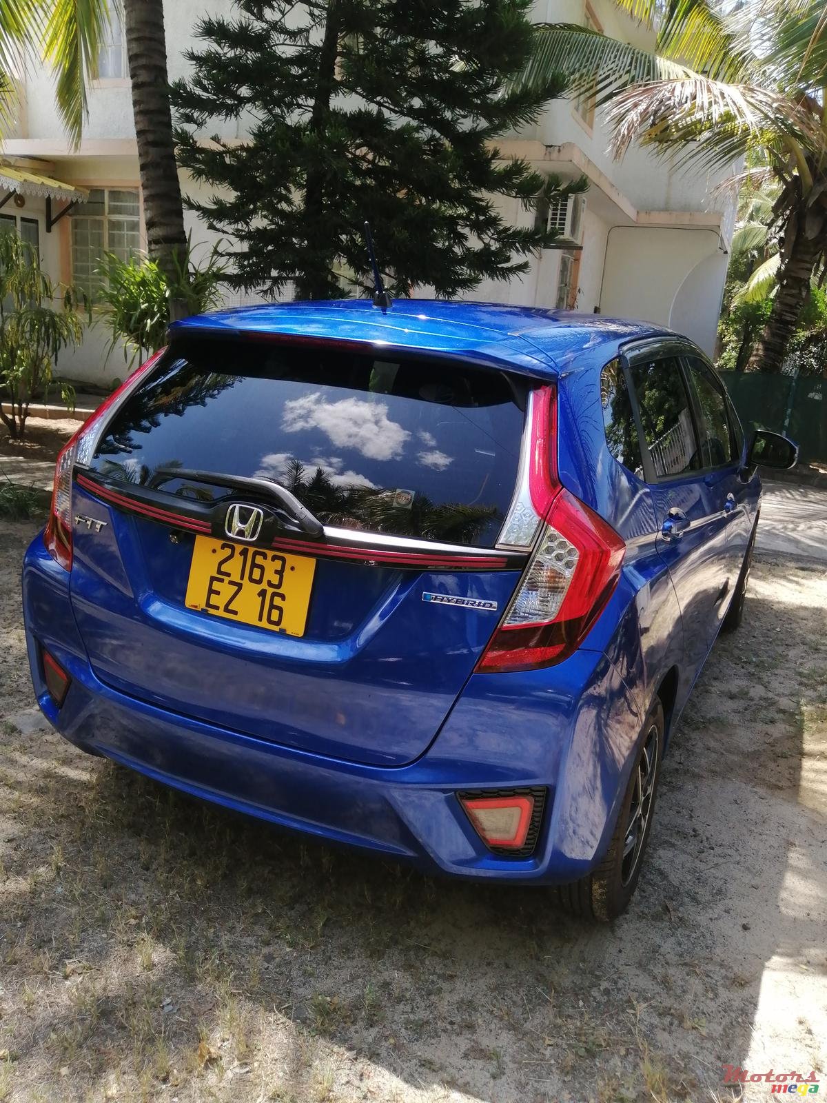 2016' Honda Fit hatchback photo #6