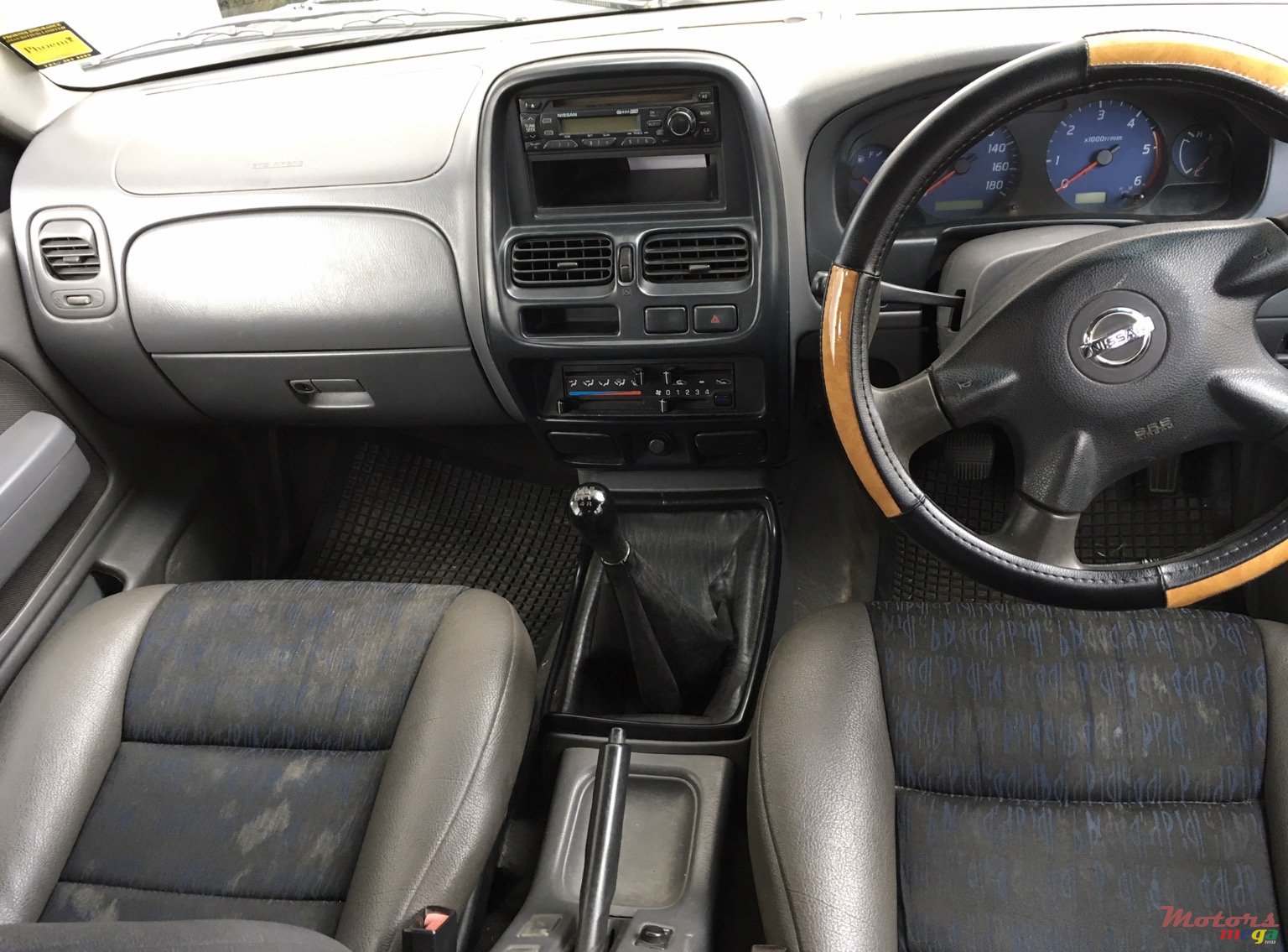 2004' Nissan photo #2