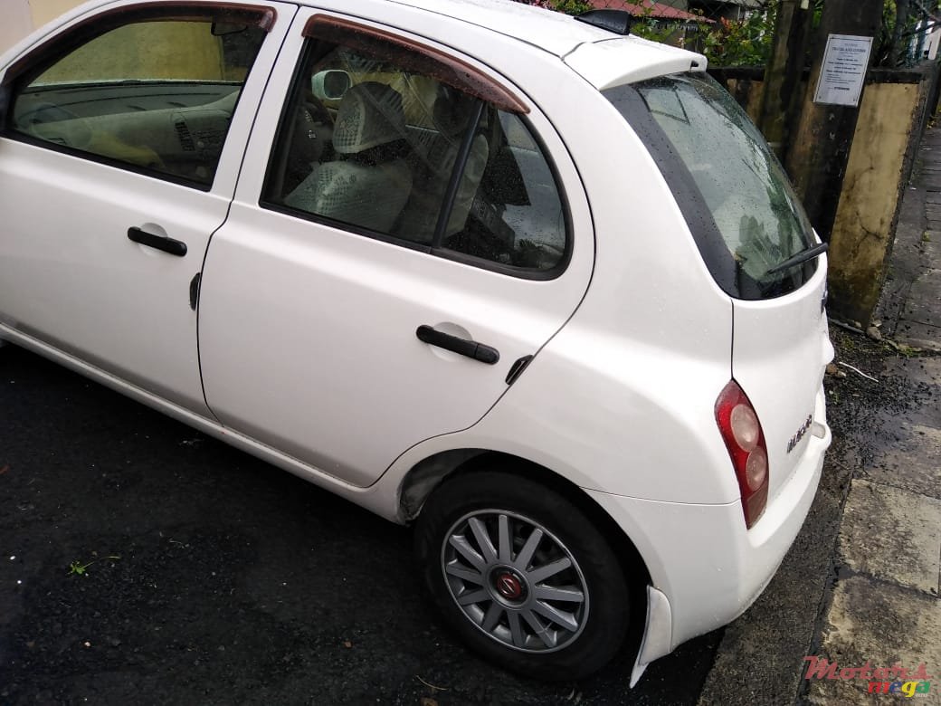 2004' Nissan photo #2