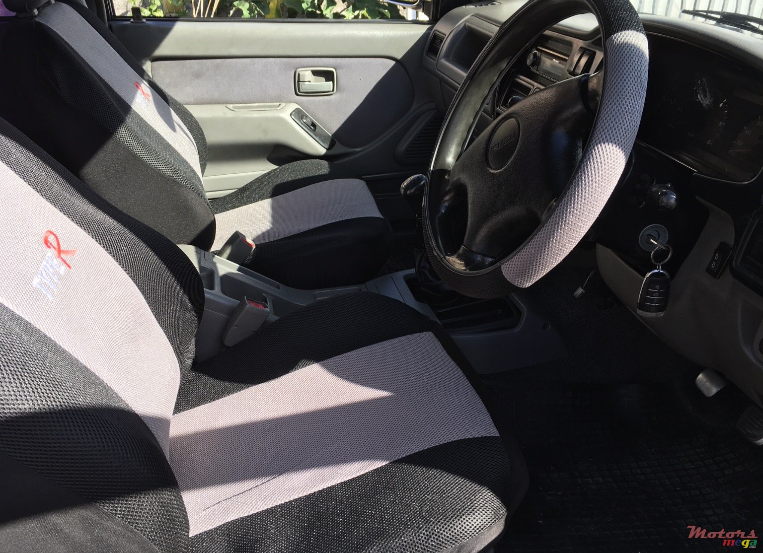 1999' Isuzu photo #4