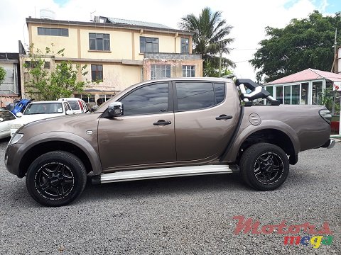 2013' Mitsubishi Sportero photo #3