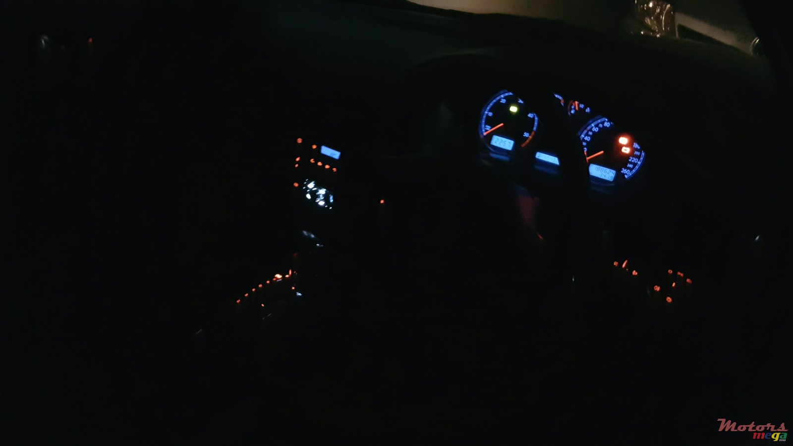 2002' Volkswagen Passat photo #7