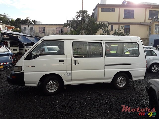 2006' Mitsubishi L300 photo #3