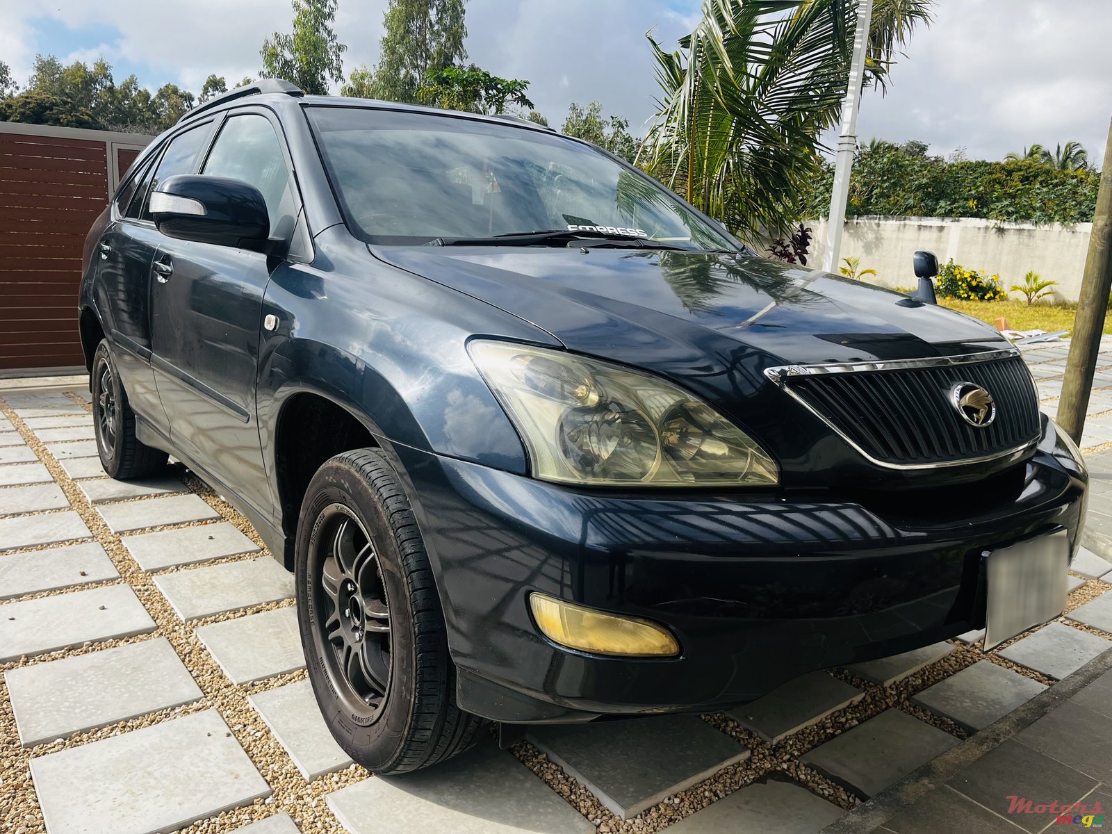 2003' Toyota Harrier photo #2