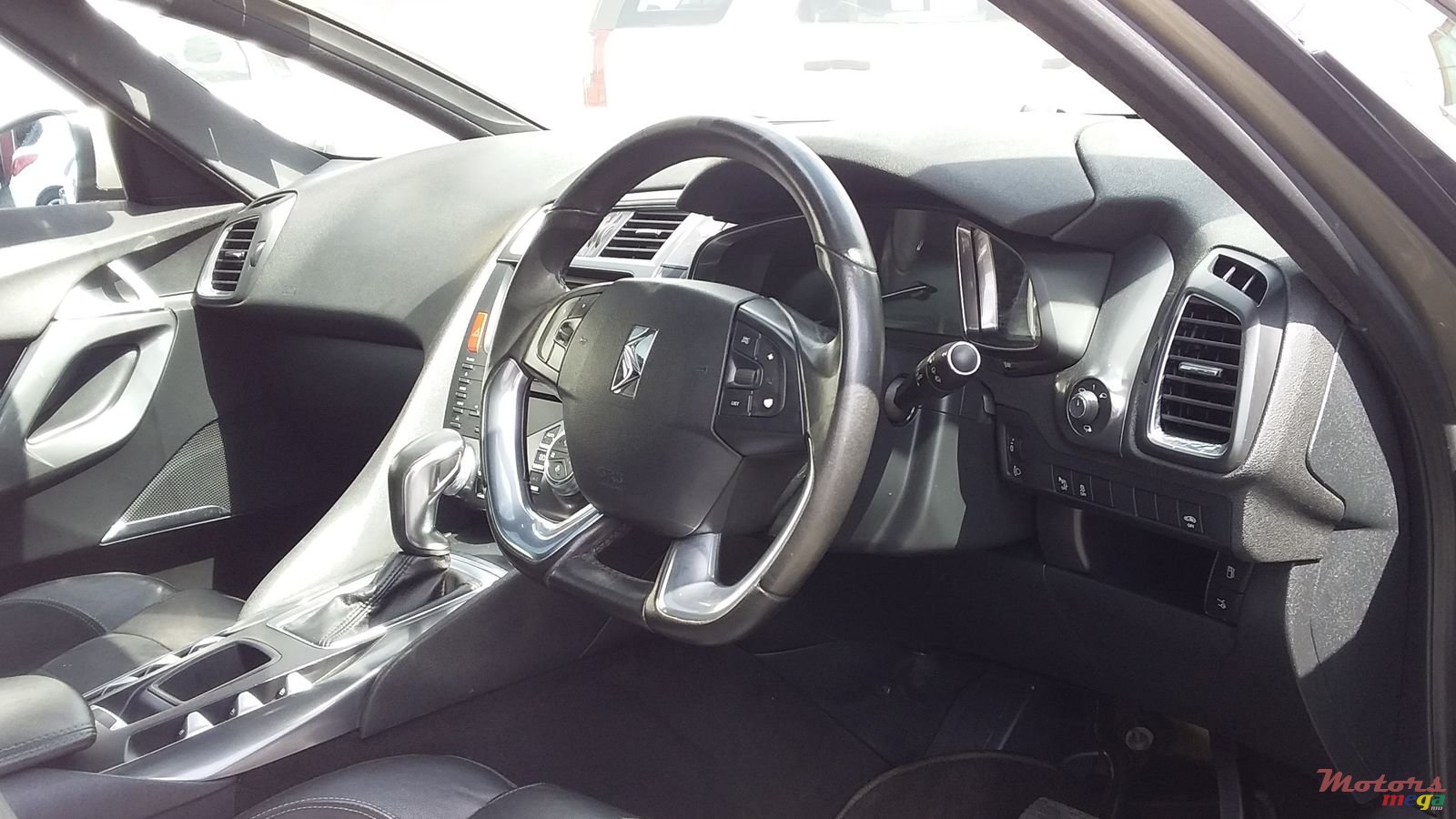 2012' Citroen DS5 photo #4