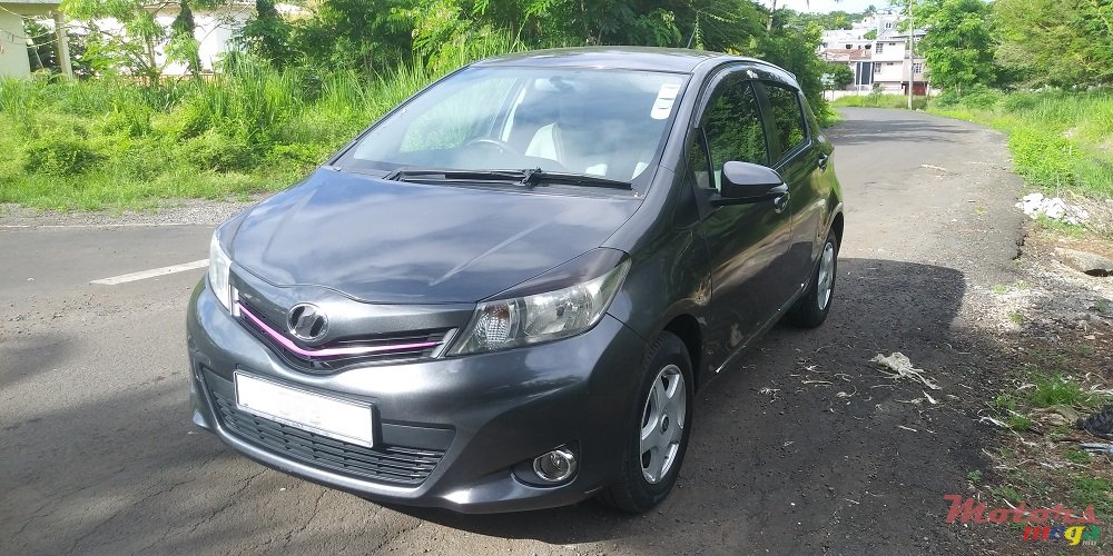 2011' Toyota Vitz 1.3 photo #2