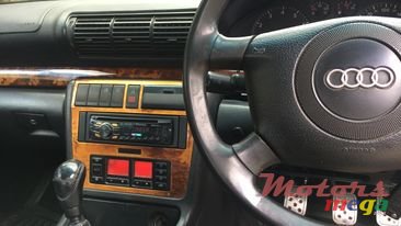 1998' Audi A4 avec body kit, plaque personal photo #1