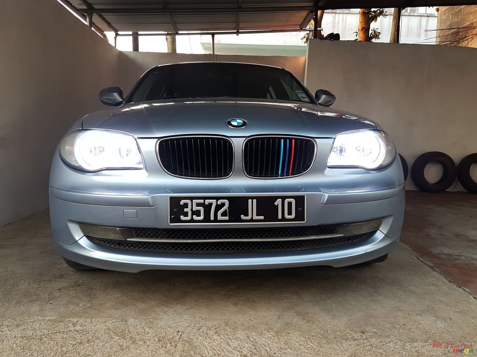 2010' BMW 1 Series 5 Door photo #2