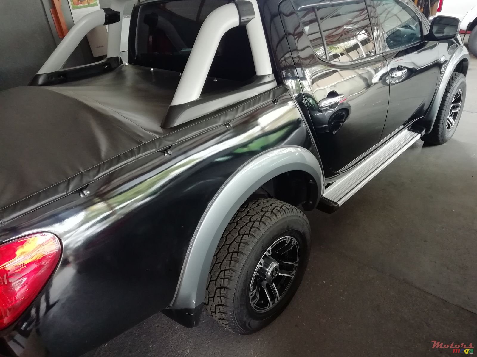 2009' Mitsubishi Triton DI-D SPORTERO TURBO photo #1