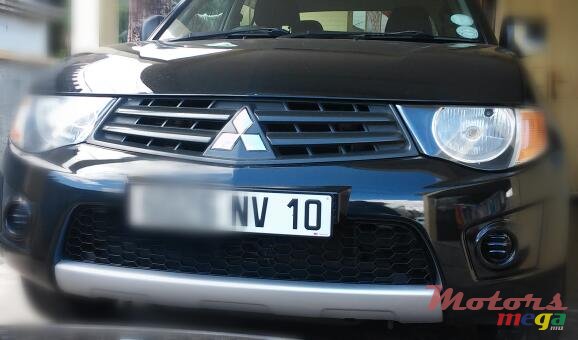 2010' Mitsubishi L 200 Sportero 2x4 photo #1