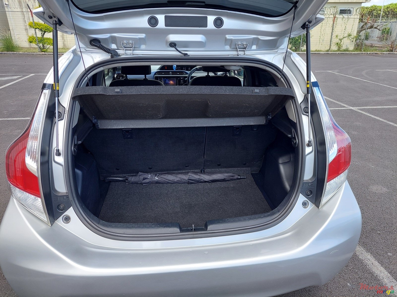 2016' Toyota Aqua photo #2