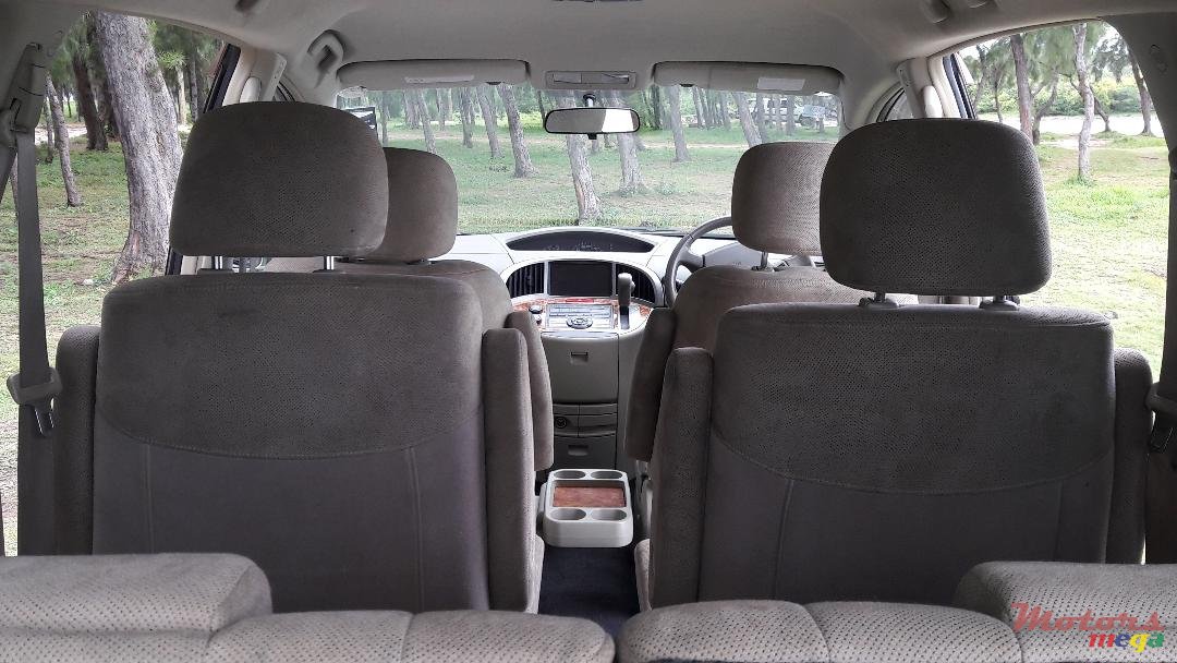 2003' Nissan Presage photo #7