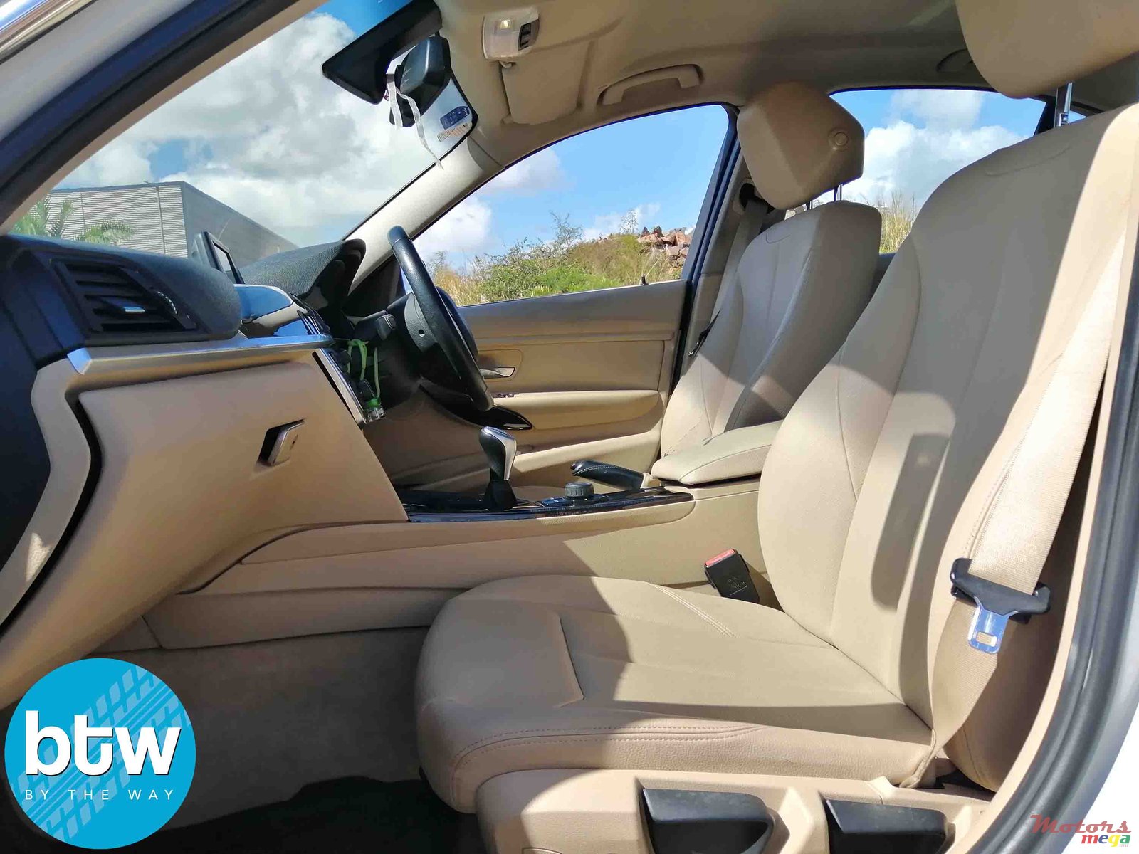 2015' BMW 3 Series 316i Luxury photo #4