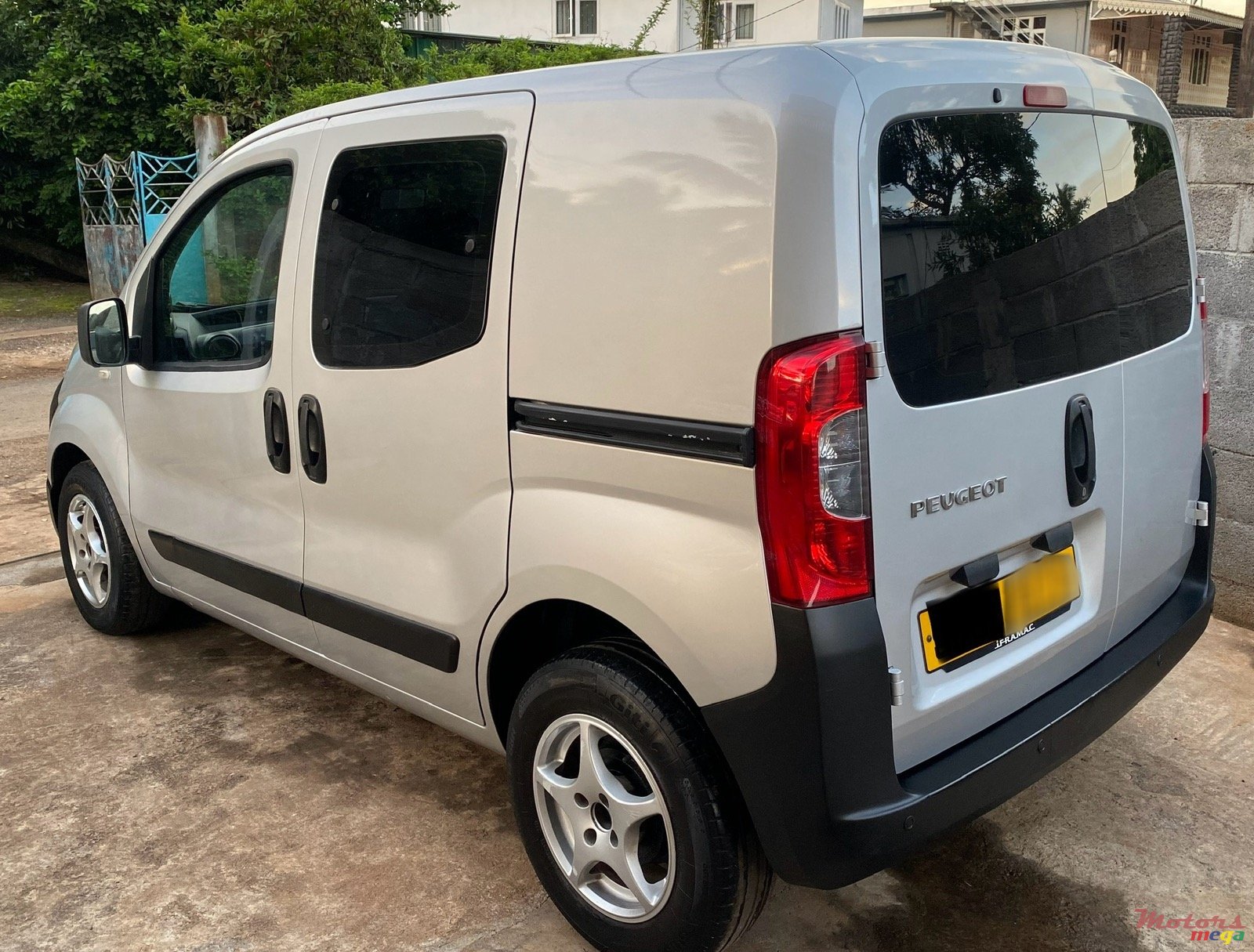 2012' Peugeot Bipper Goods Vehicle photo #4