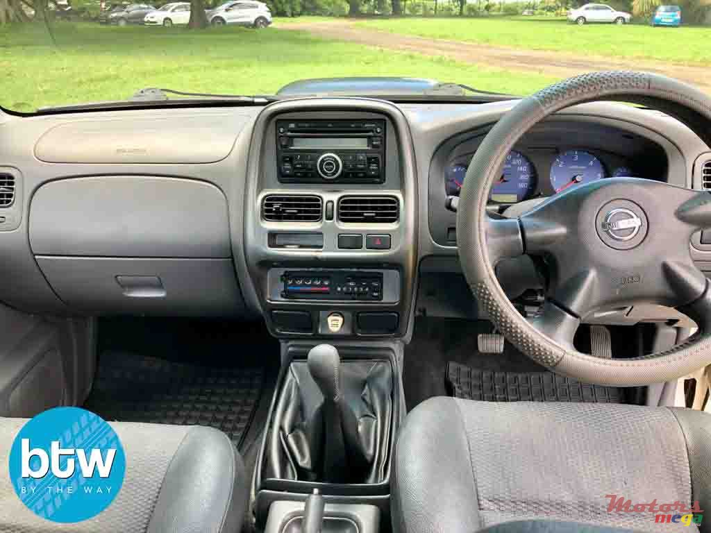 2014' Nissan Hardbody photo #6