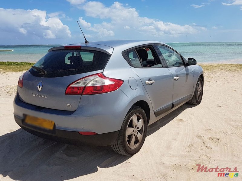 2011' Renault Megane photo #5