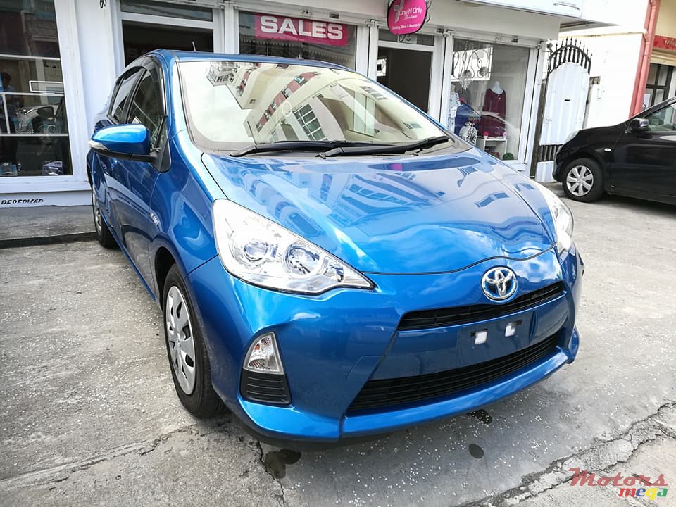 2014' Toyota Prius photo #1