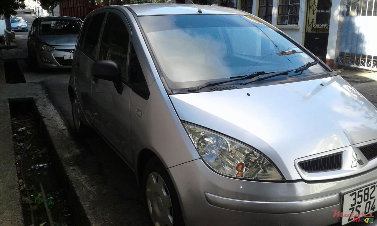 2004' Mitsubishi photo #4