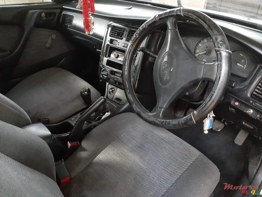1993' Toyota Carina photo #2
