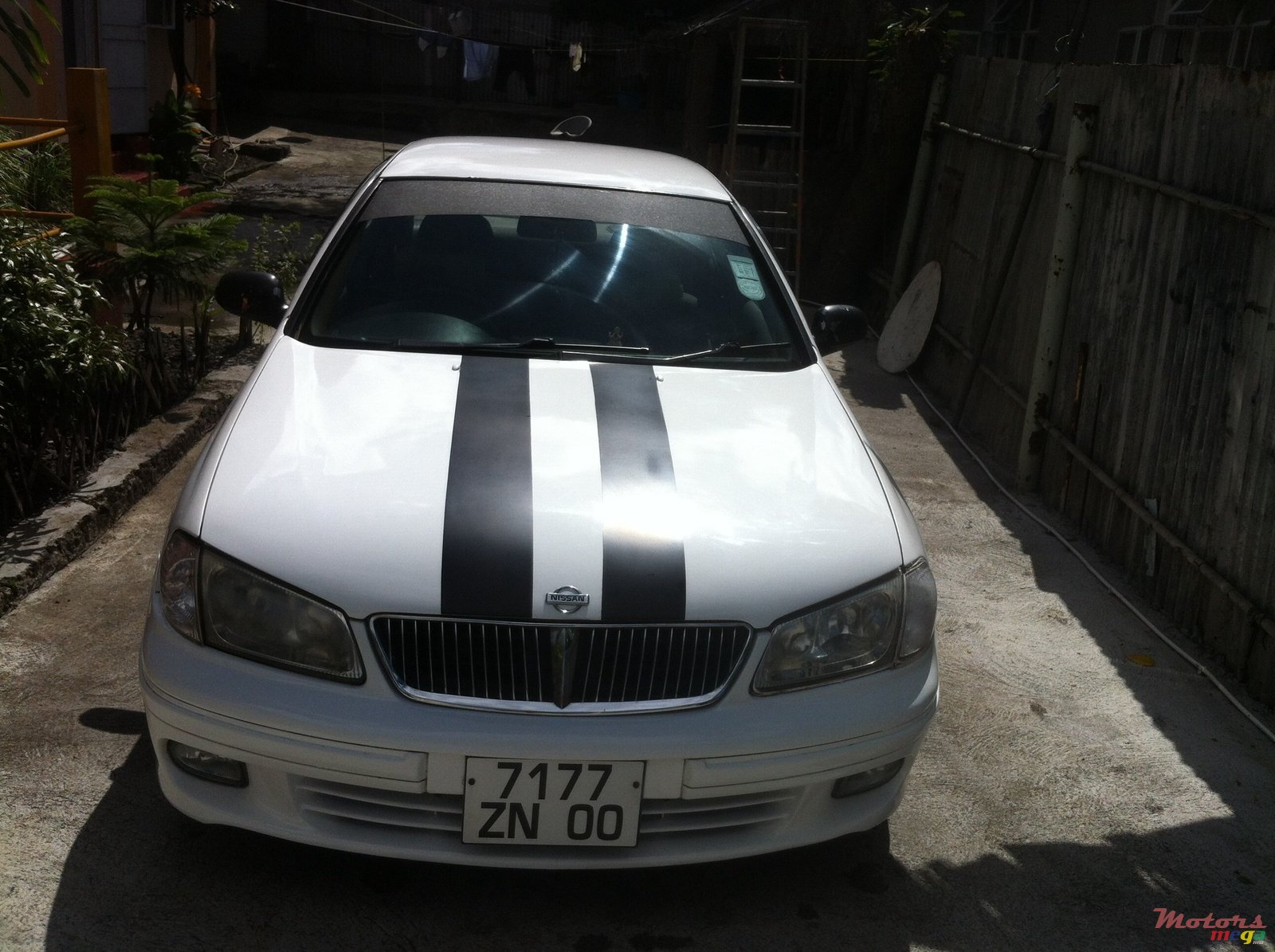 2000' Nissan Sunny photo #2