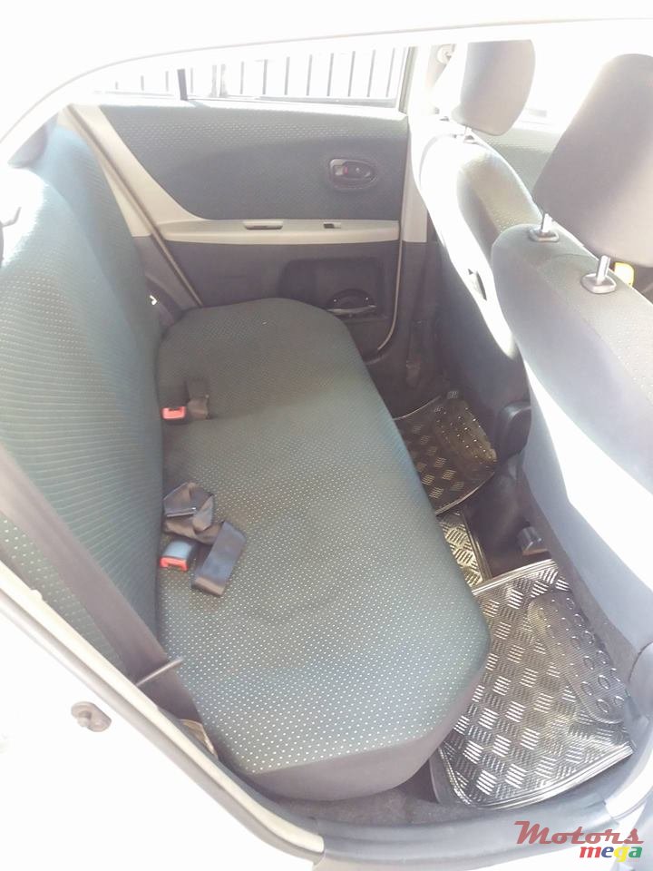 2006' Toyota Vitz photo #3