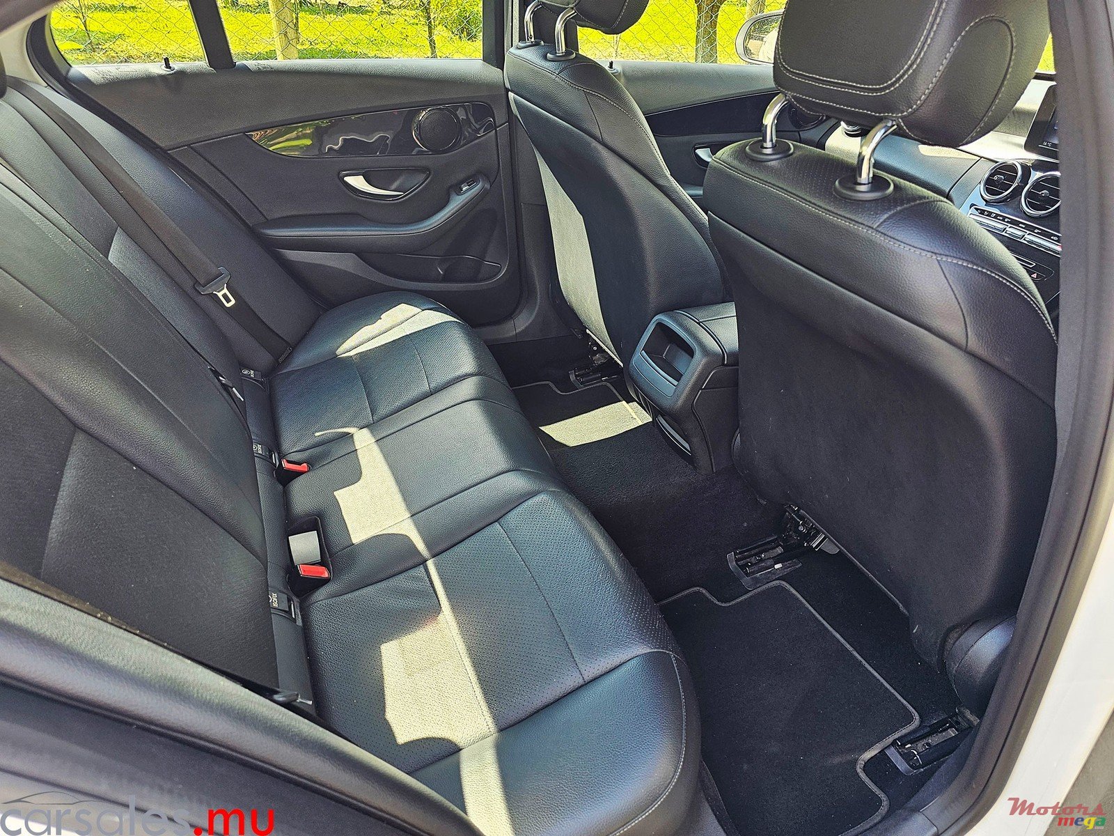 2017' Mercedes-Benz C 180 Elegance photo #5