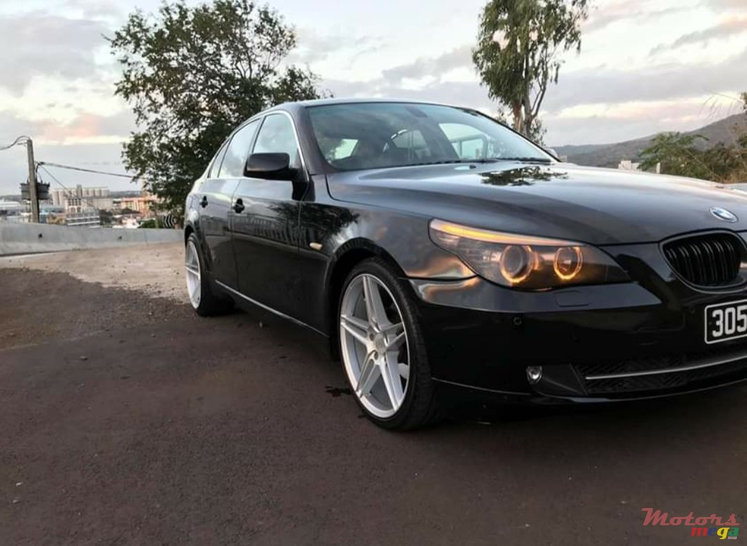 2008' BMW 523 photo #1