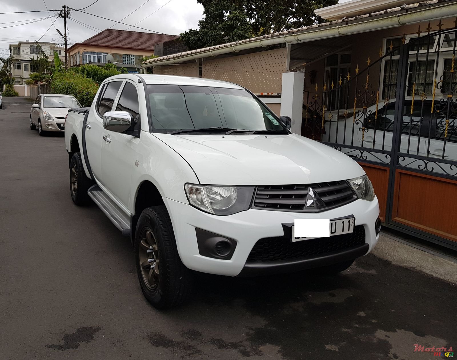 2011' Mitsubishi Sportero 4x4 photo #2