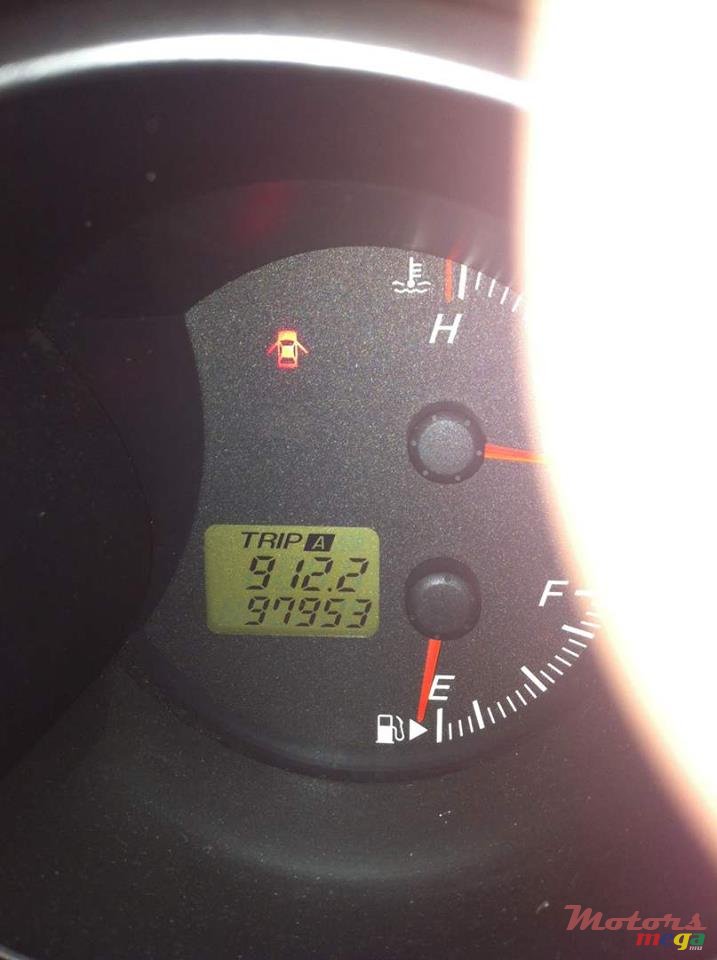 2004' Mazda 3 photo #3