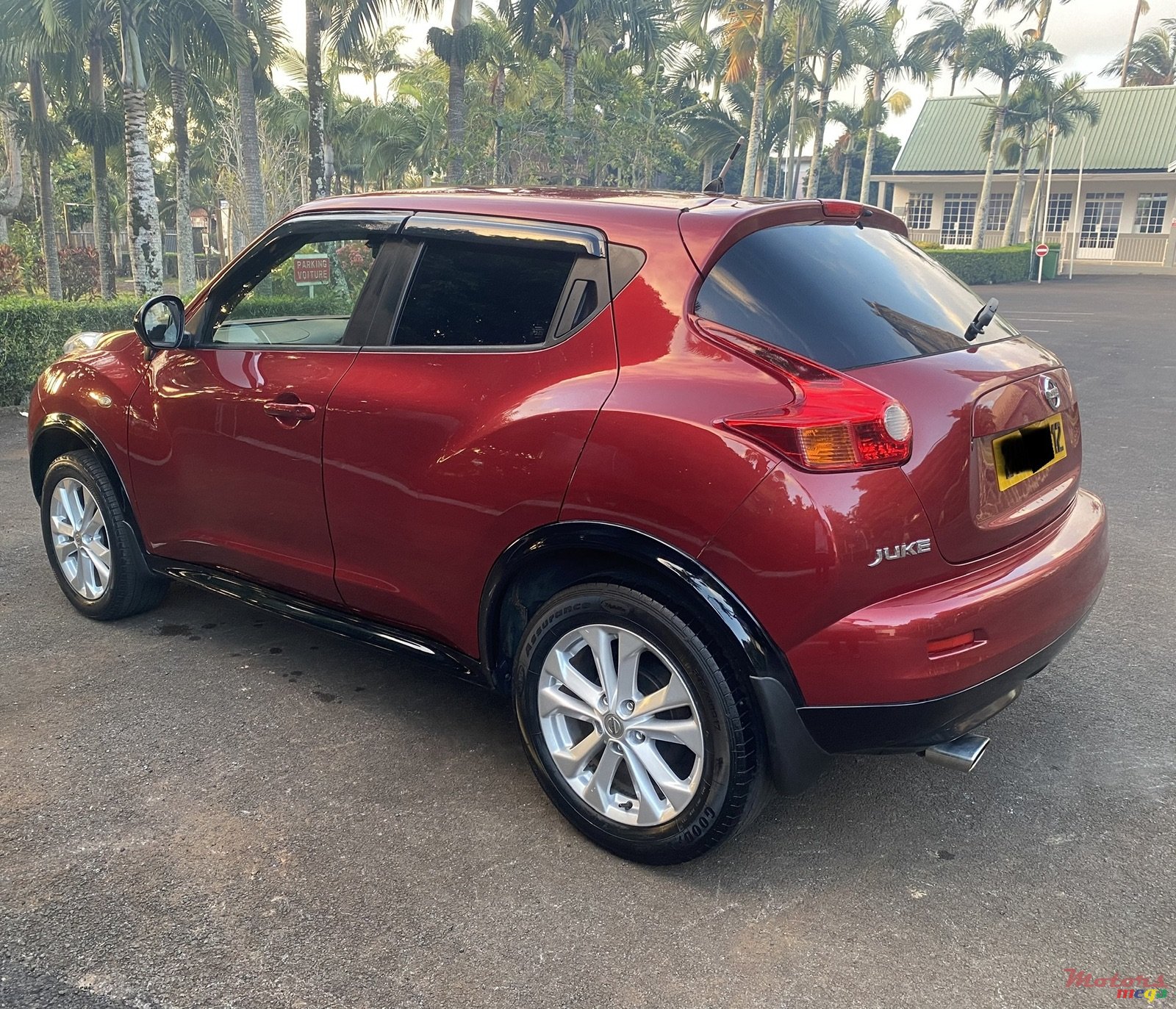 2012' Nissan Juke SUV photo #4