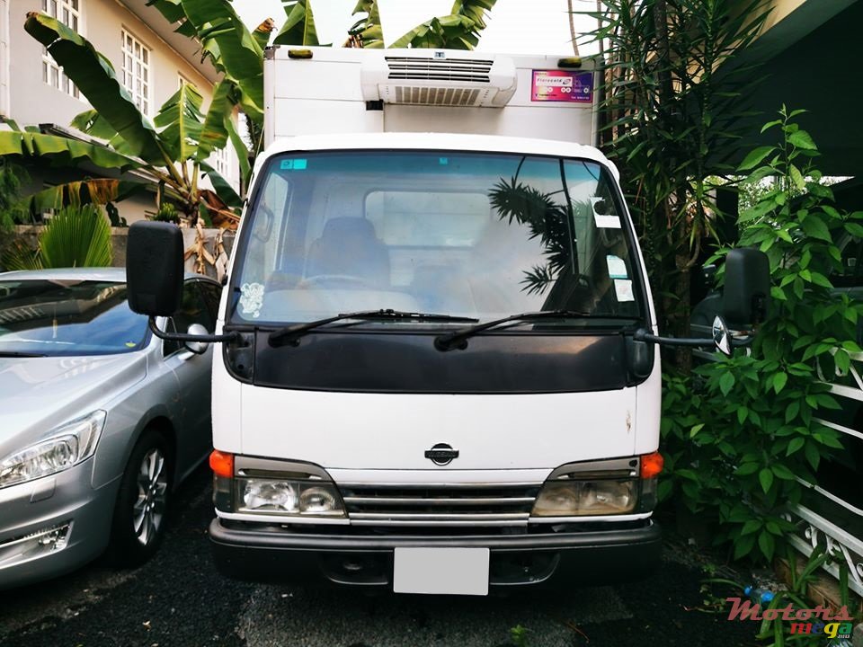 2001' Nissan Atlas photo #1