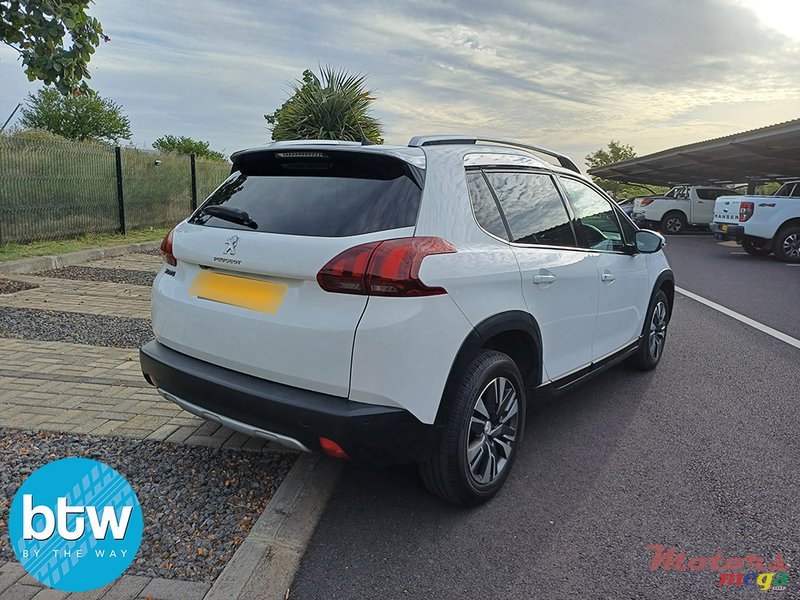 2020' Peugeot 2008 Allure photo #3