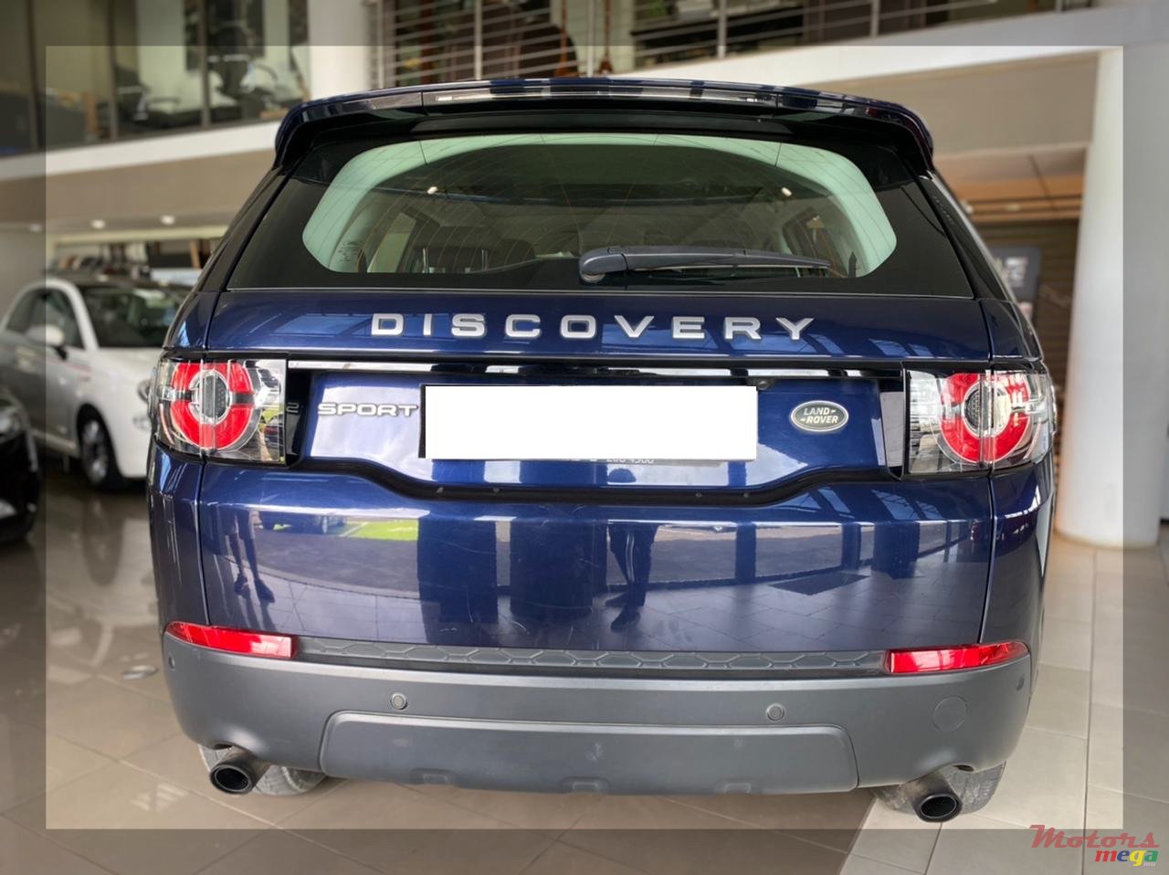 2017' Land Rover Discovery photo #2