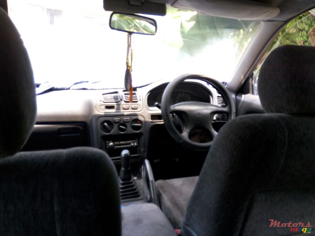 1993' Mitsubishi Galant 1.8 photo #3