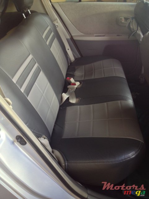 2009' Toyota Vitz photo #6