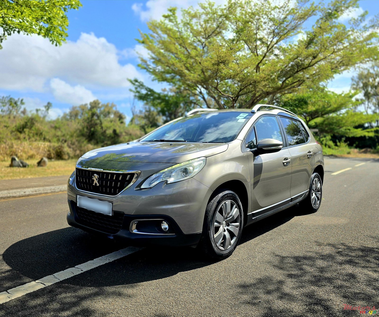 2016' Peugeot 2008 1.2 Turbo photo #1